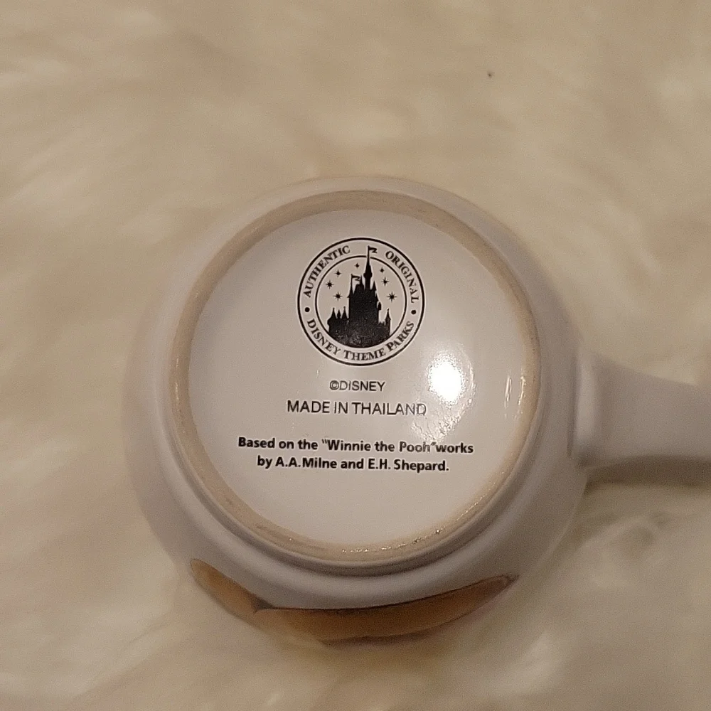 Winnie the Pooh Bear Mug - Picture 2 of 4